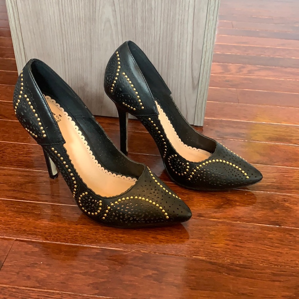 Size 7 black and gold heels